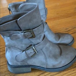 Gray Steve Madden girls boots